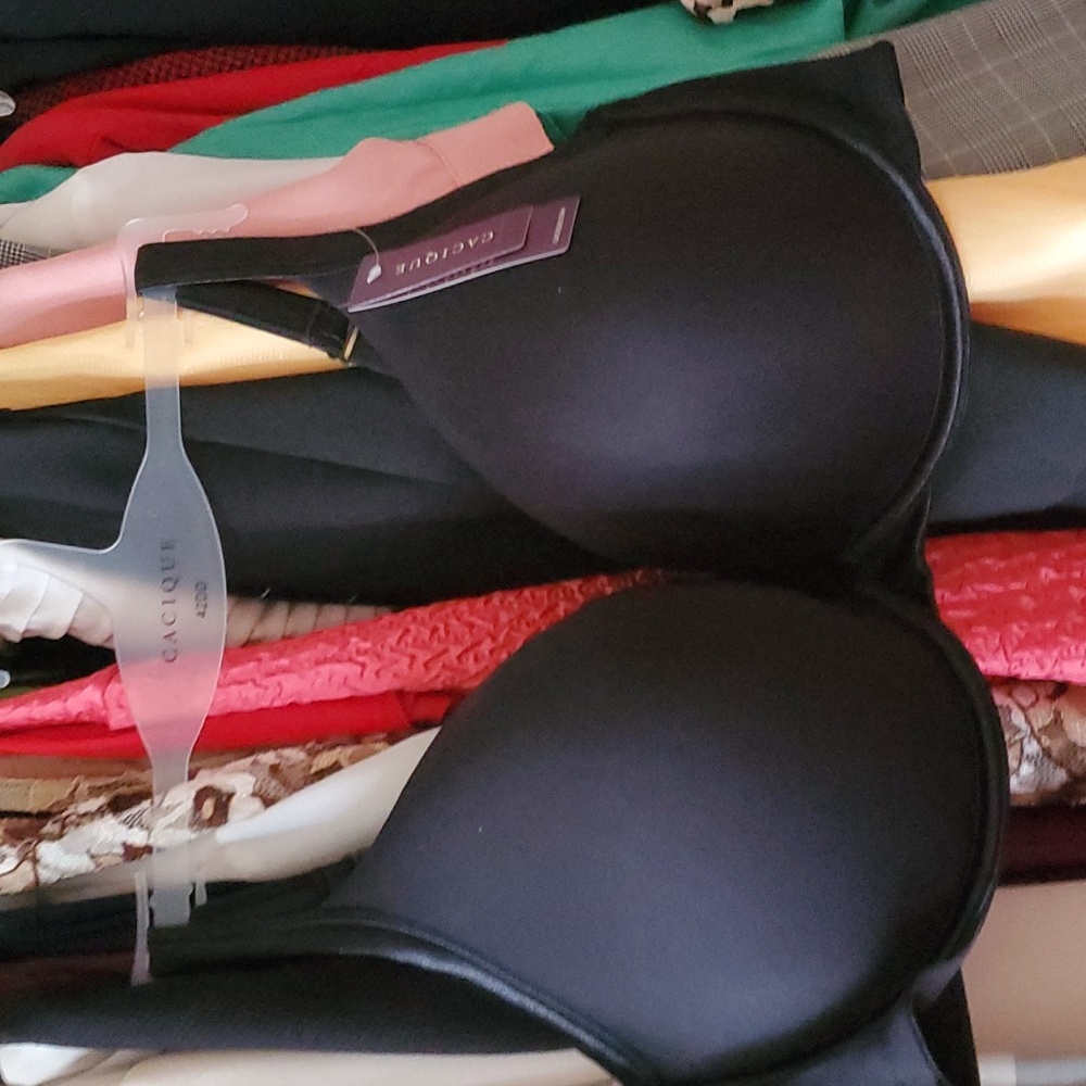 42DD Cacique deep plunge bra